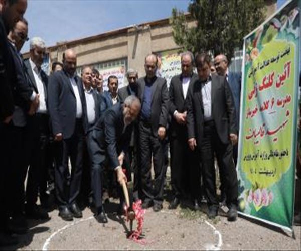کلنگ احداث مدرسه ۶ کلاسه شهید قالیباف در شهرستان سراب به زمین زده شد