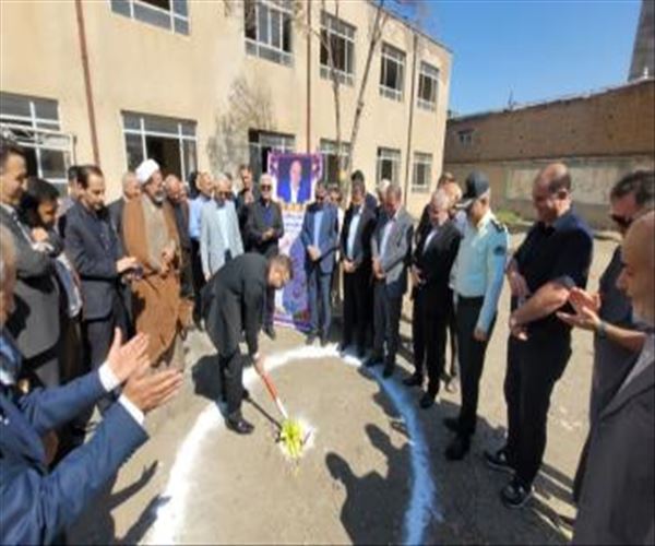 کلنگ مدرسه ۱۸ کلاسه زنده یاد حاج تراب ابراهیمی در هادیشهر جلفا به زمین زده شد