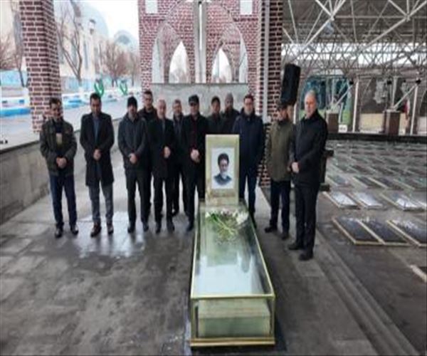 تجدید میثاق مدیرکل و همکاران اداره‌کل نوسازی، توسعه و تجهیز مدارس آذربایجان شرقی با آرمان‌های شهدا و انقلاب