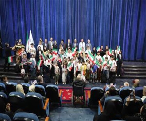تجلیل از دانش‌آموزان فرزندان همکاران اداره کل نوسازی مدارس آذربایجان شرقی در همایش خانوادگی